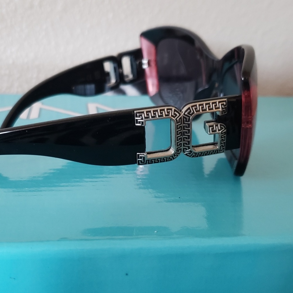 Sunglasses - Picture 4 of 8